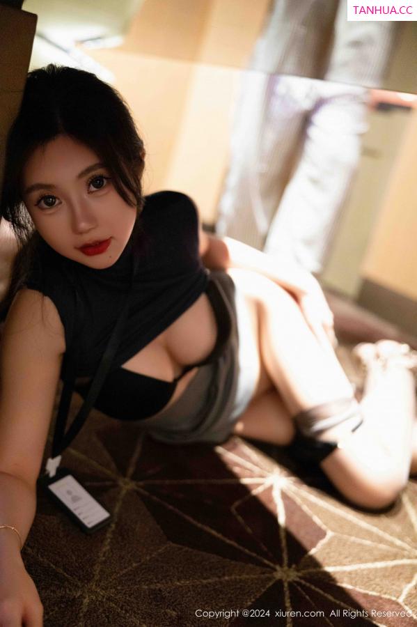 綺裡嘉 绮里嘉 [XiuRen]高清写真图 2024.12.06 No.9560 绮里嘉ula 黑丝美腿第84张图片